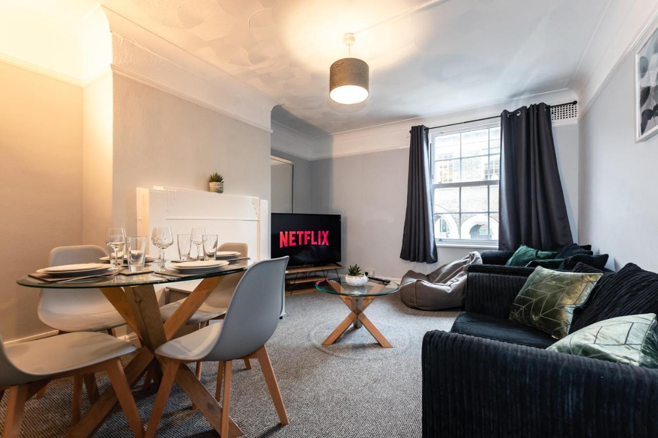 Best Price! Perfect Gunwharf Accommodation - 5 Single Beds Or Kingsize Free Parking Portsmouth Esterno foto